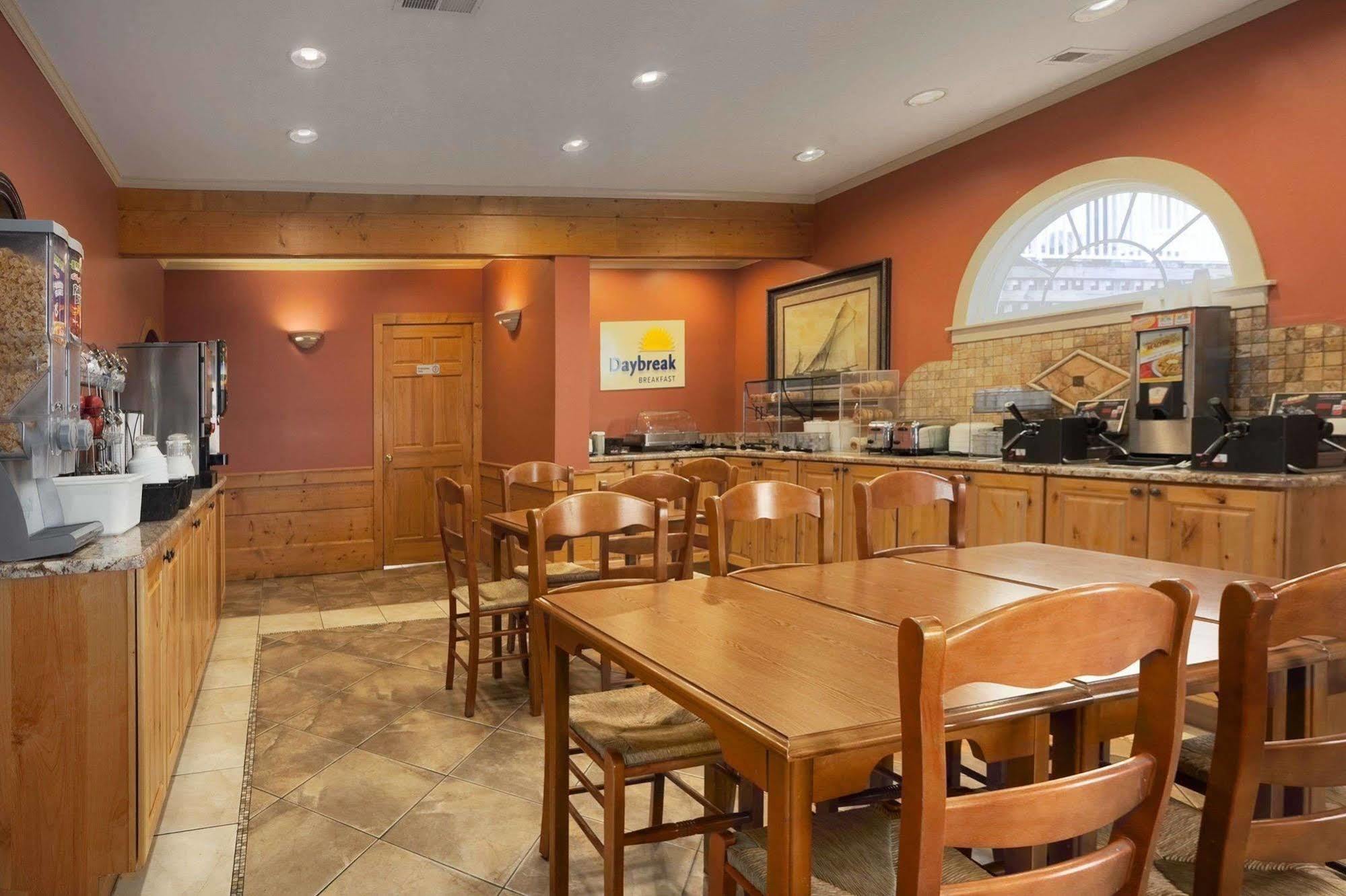 Days Inn By Wyndham Kill Devil Hills Oceanfront - Wilbur Екстер'єр фото